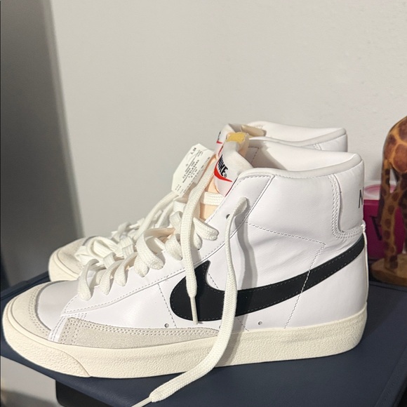 Nike Women's White and Gray Sneakers - Picture 2 of 3